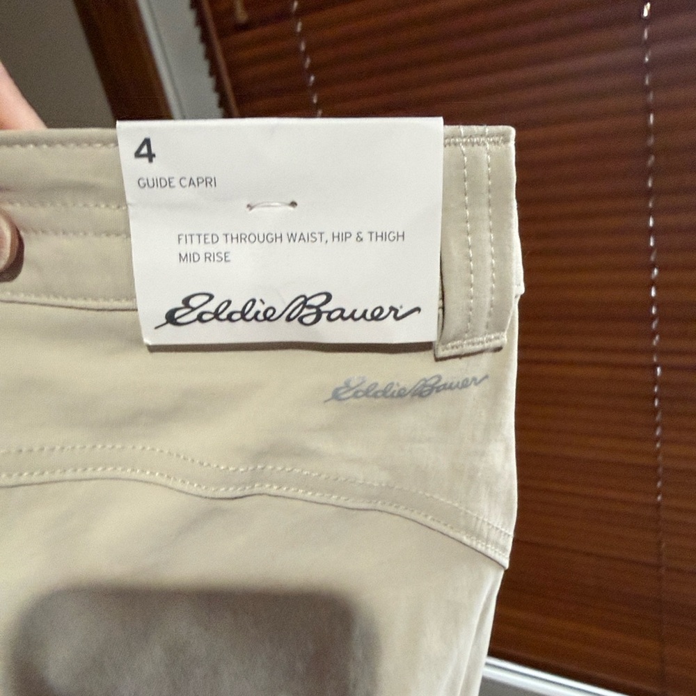 NWT Eddie Bauer Light Khaki Guide Capri Pants Size 4 - Picture 3 of 9
